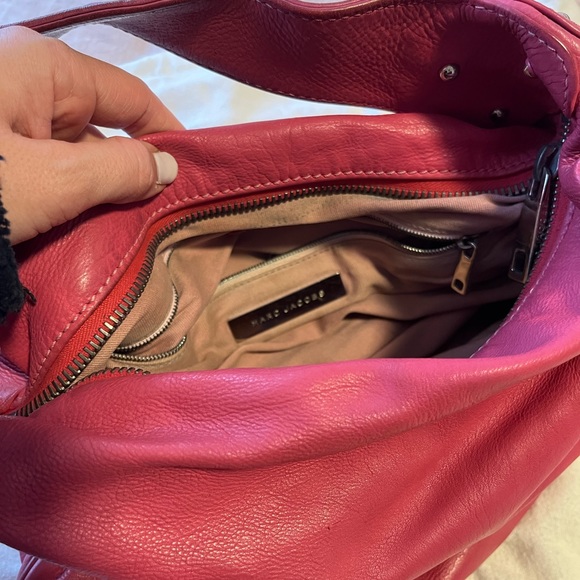 100% authentic magenta Marc Jacobs  real calfskin leather hobo style handbag - Picture 3 of 7